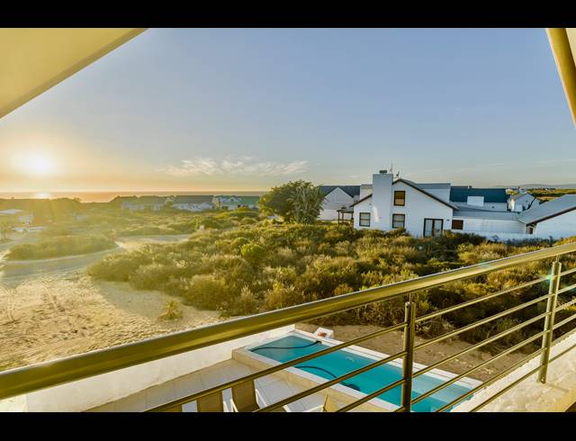 5 BEDROOM HOUSE FOR SALE IN GROTTO BAY